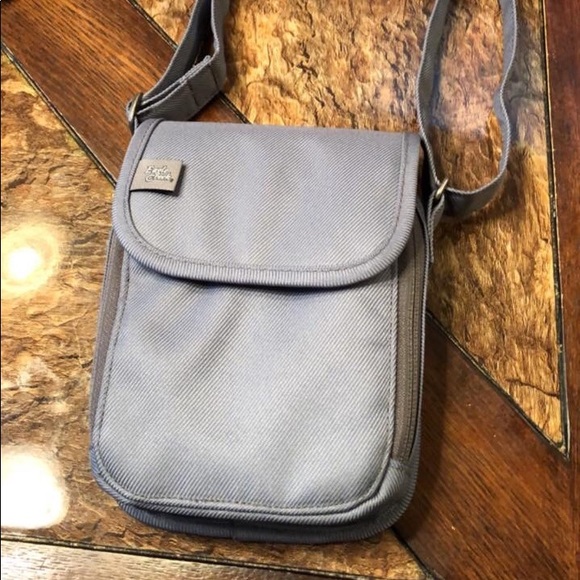eagle creek Handbags - NWOT - Eagle creek Travel Purse - adjustable